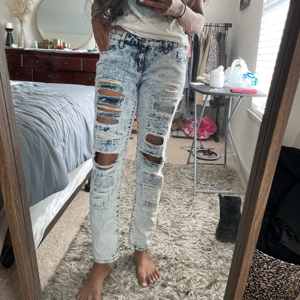 Ripped jeans size 7